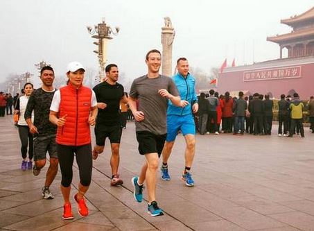 Facebook创始人晒在天安门广场跑步照片