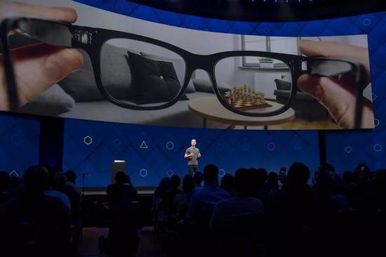 Facebook宣布智能眼镜将于今年上市